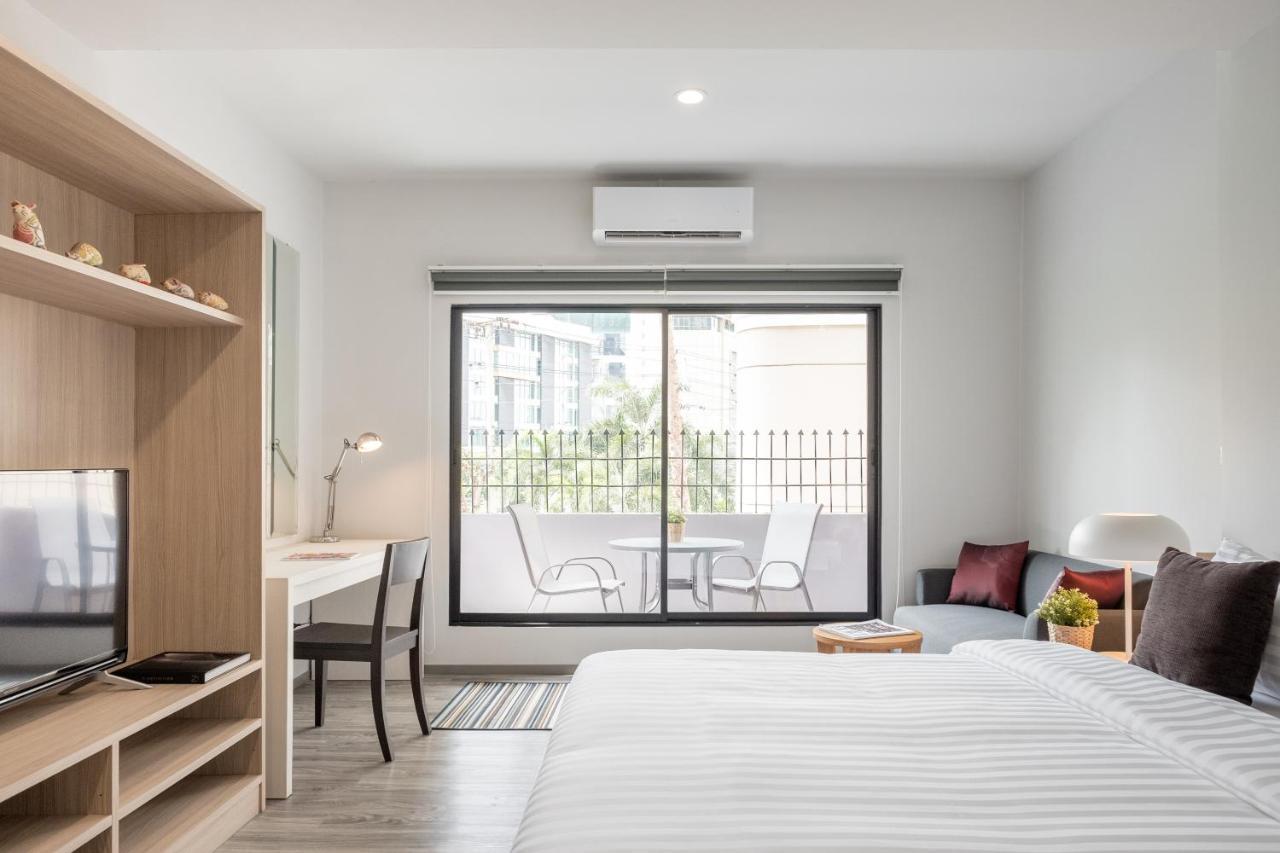 China Cozy Asoke Hotel Банкок Екстериор снимка