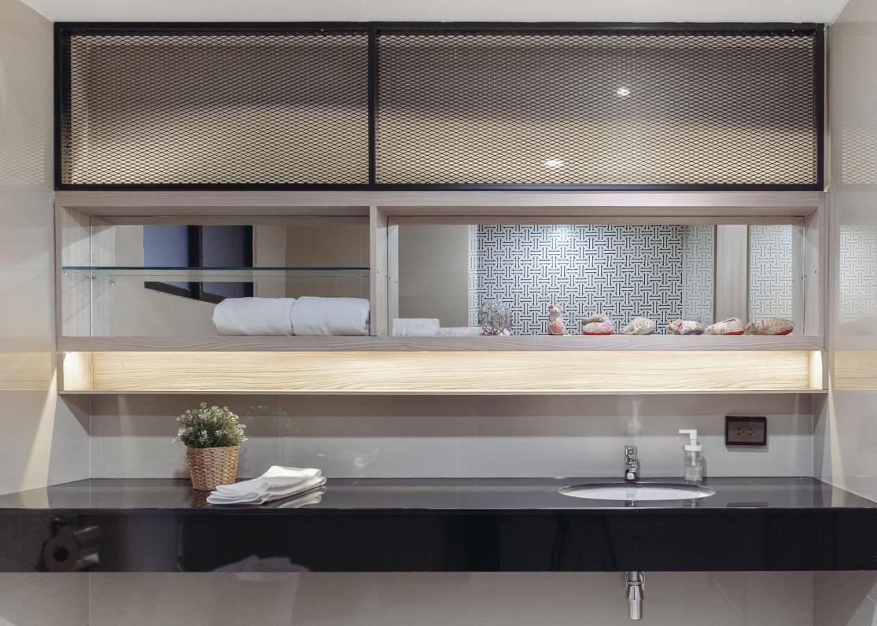 China Cozy Asoke Hotel Банкок Екстериор снимка