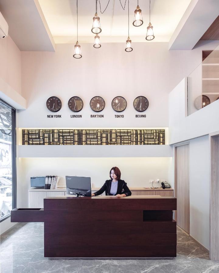 China Cozy Asoke Hotel Банкок Екстериор снимка