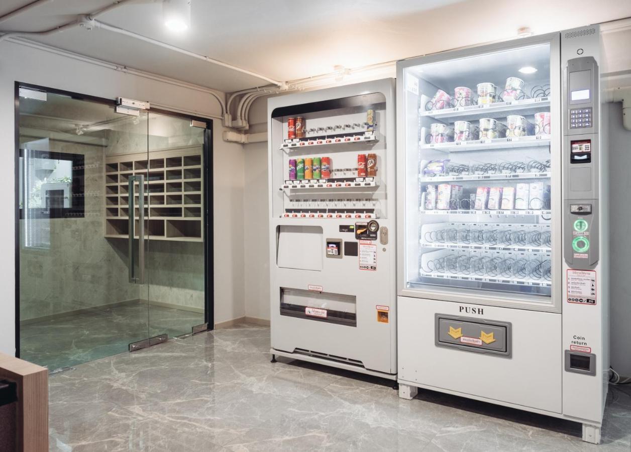 China Cozy Asoke Hotel Банкок Екстериор снимка