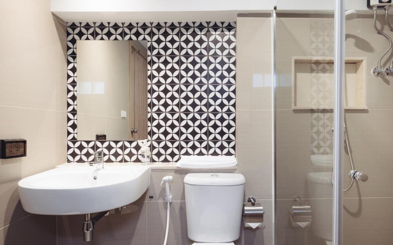 China Cozy Asoke Hotel Банкок Екстериор снимка