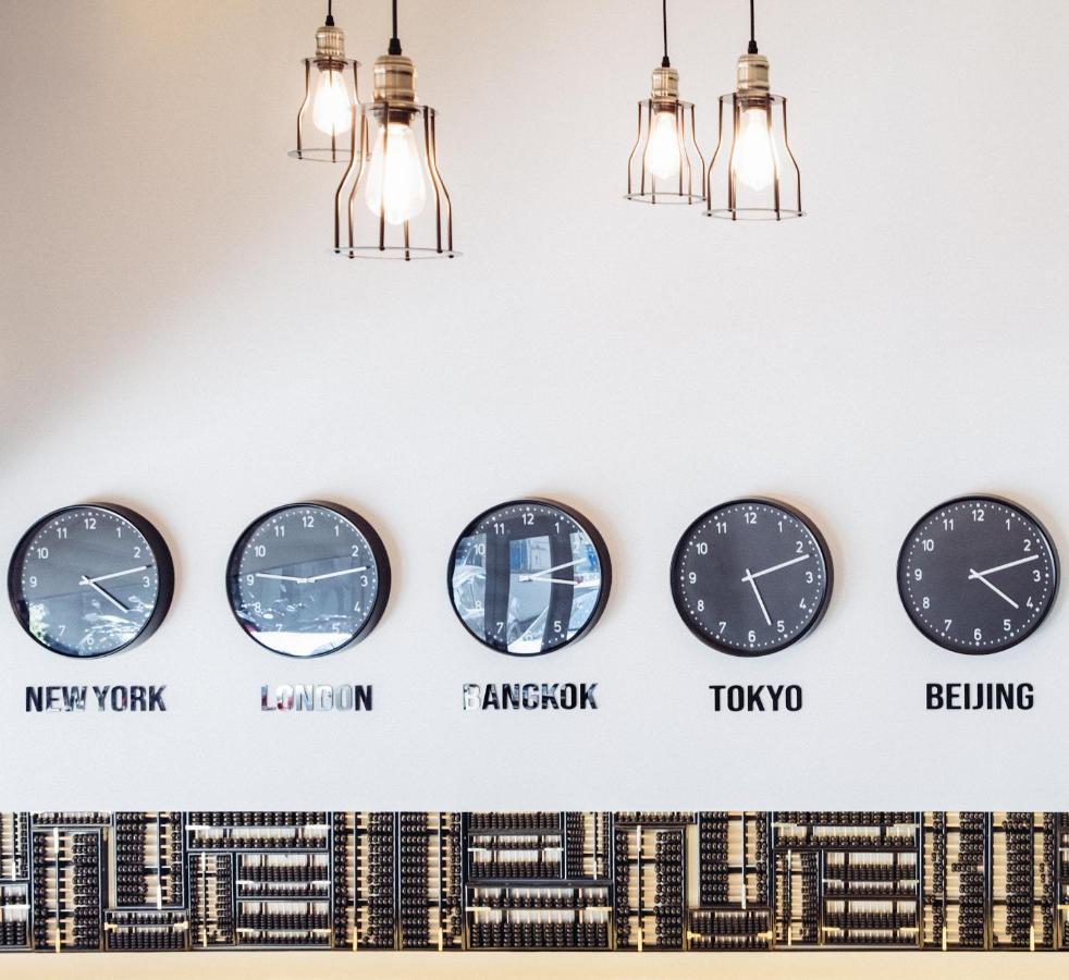 China Cozy Asoke Hotel Банкок Екстериор снимка